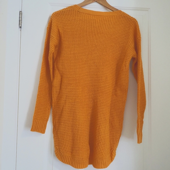 Woven sweater by Zenana - Picture 2 of 2